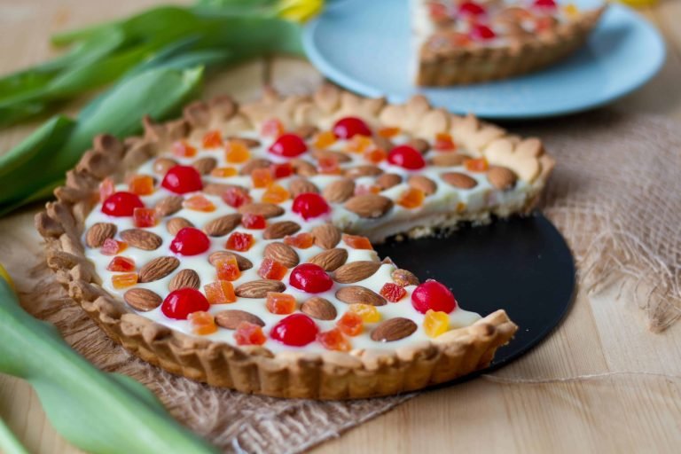 Mazurka cake with milk cream