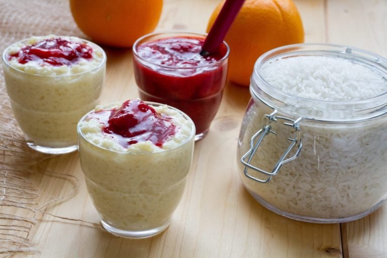 Rice pudding with strawberries