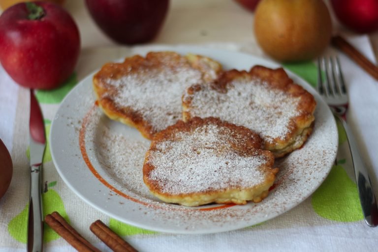 Apple cakes