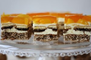Nut bark cake with Jaffa cookies and jelly