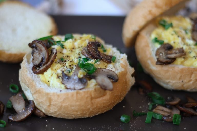 Scrambled eggs with mushrooms