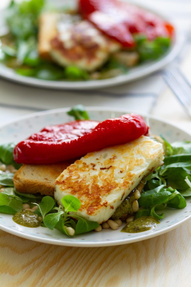 Grilled halloumi with peppers ⋆ MeCooks Blog