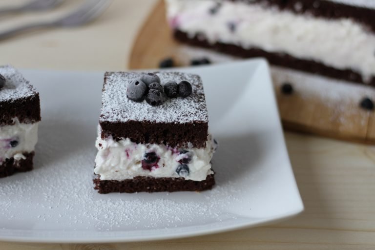 Cake with yoghurt cream