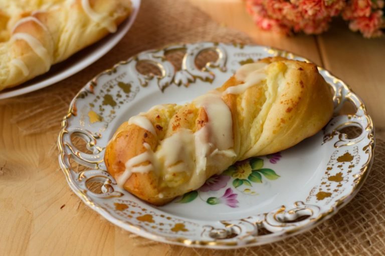 Soft yeast dough buns