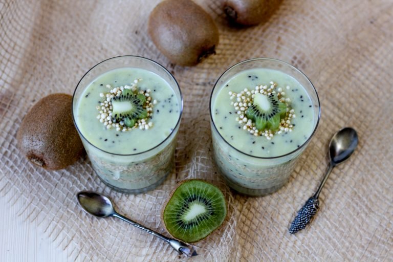 Kiwi and puffed rice dessert