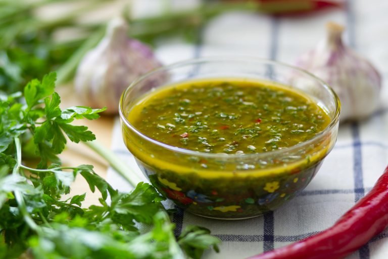 Parsley and garlic sauce