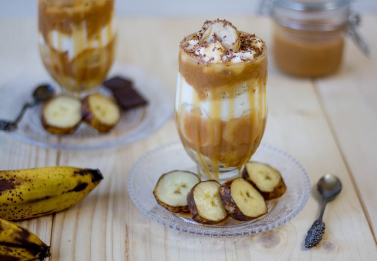 Banana dessert with caramel sauce