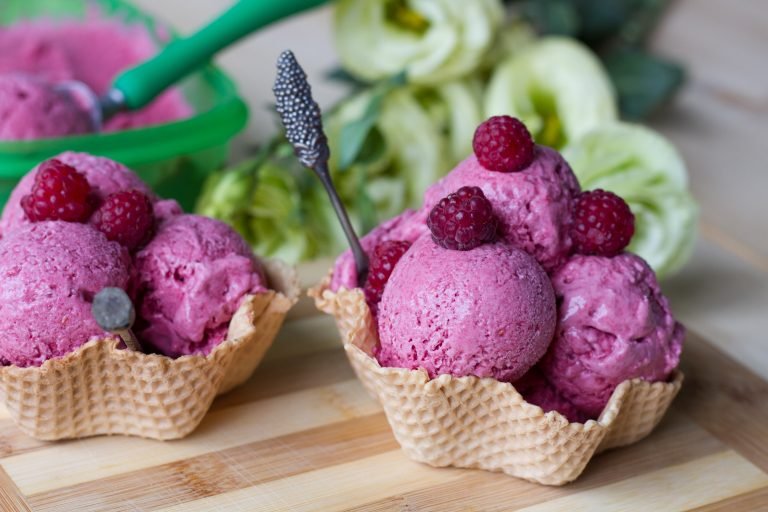 Lactose-free raspberry ice cream