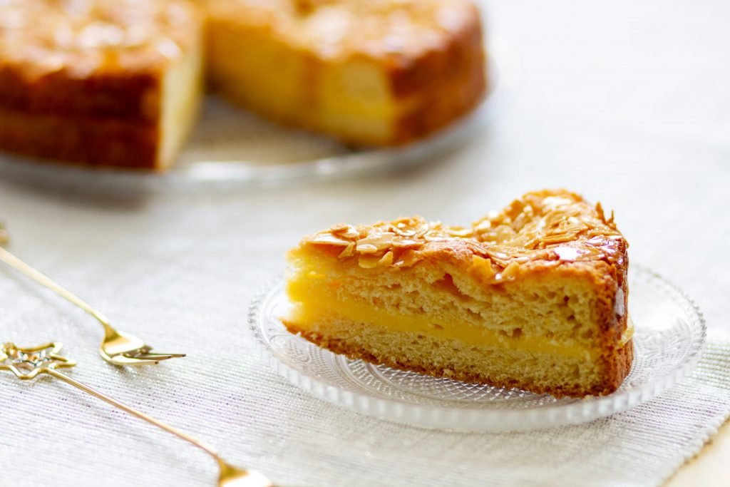 Sweet bread with custard