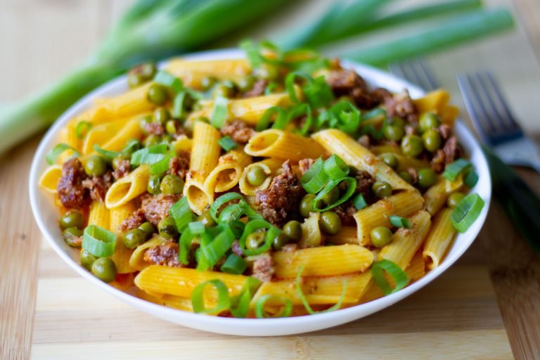 Penne pasta with sausage and green peas