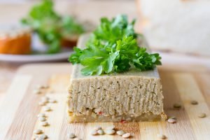 Lentil pâté with apple jelly