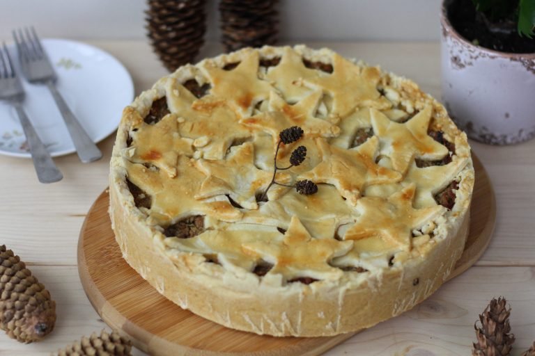 Meat and sauerkraut pastry