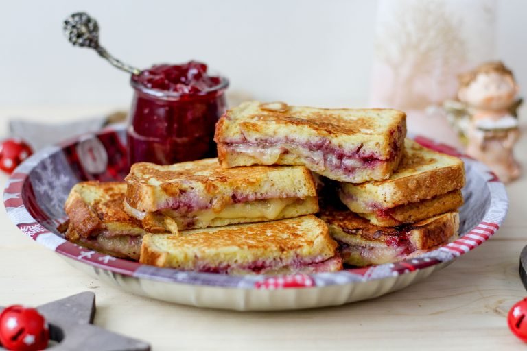 Warm mozzarella sandwiches