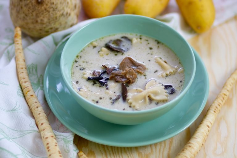 Mushroom and pasta soup