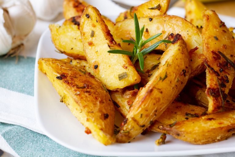 Crispy potato wedges