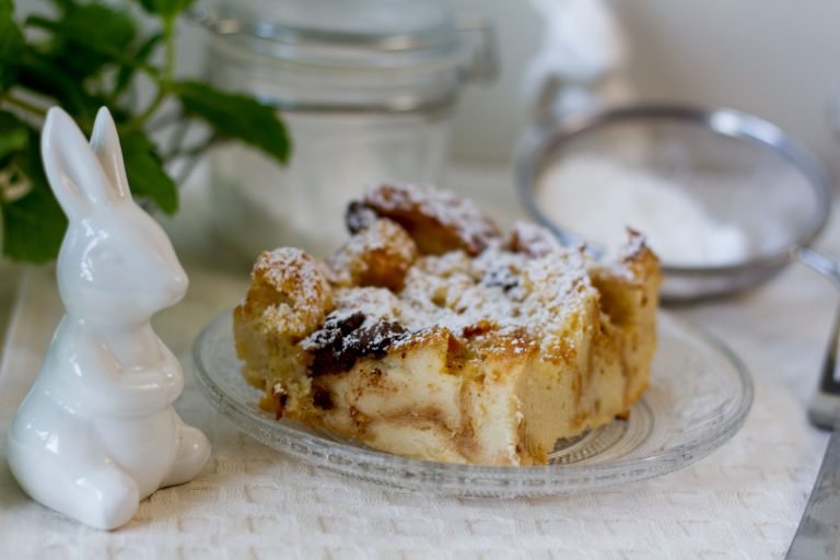 Baked bread and butter pudding