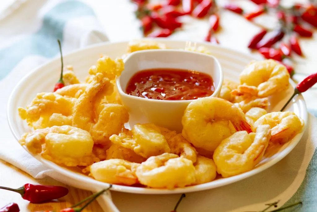Deep-fried prawns in tempura batter
