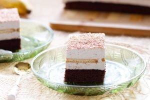 Banana fantasy cake with biscuits