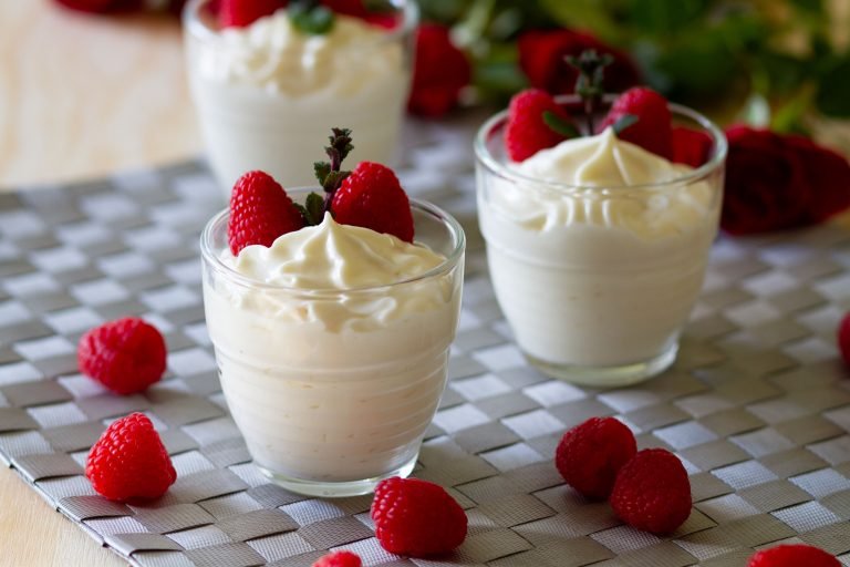 Chocolate mousse with raspberries