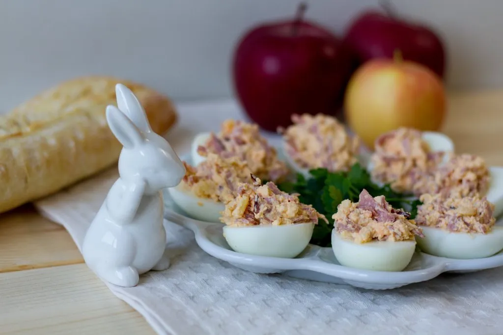 Devilled eggs with ham and horseradish