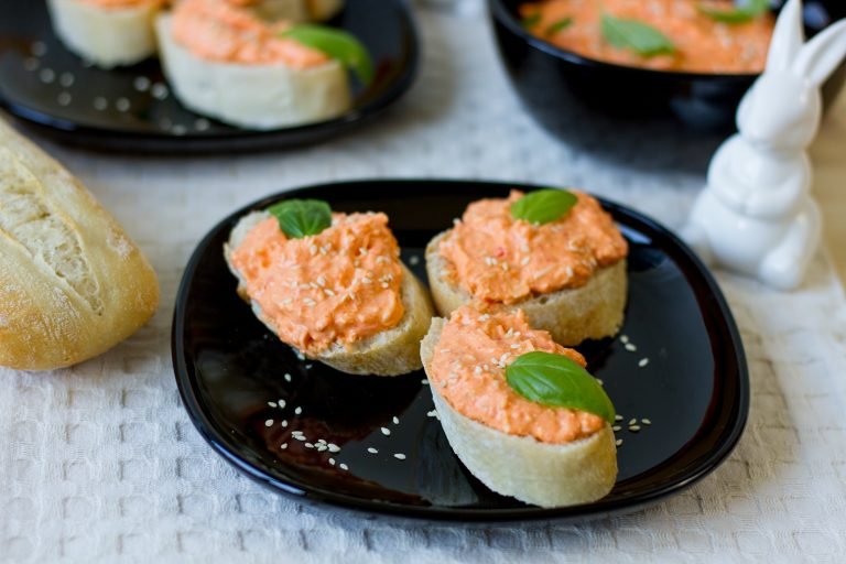 Peppers and eggs spread