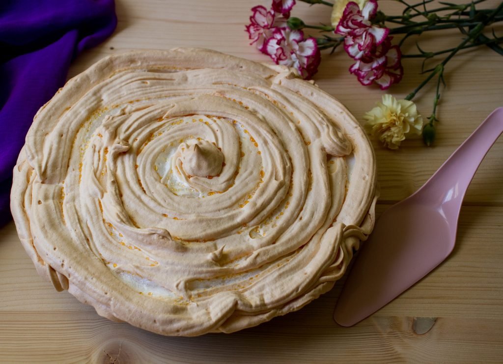 Rhubarb tart with light meringue