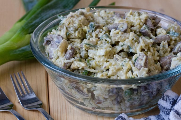 Salad with artichoke and mushrooms