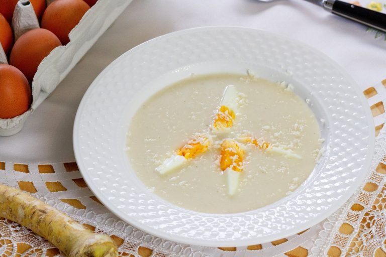 Creamy horseradish soup
