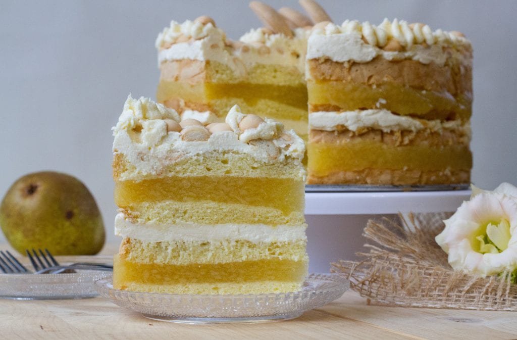 Cake with pear cream and jelly