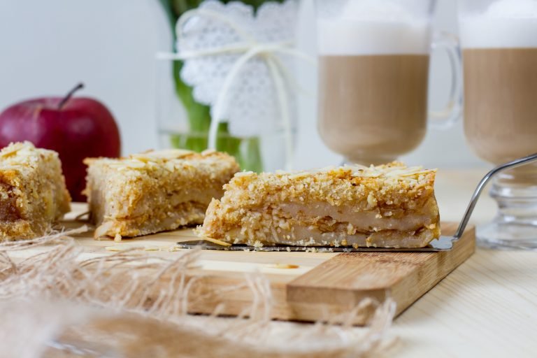 Simple apple cake