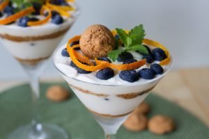 Yoghurt dessert with blueberries