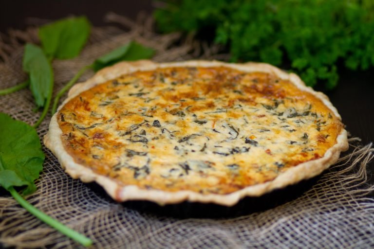 Creamy sorrel quiche