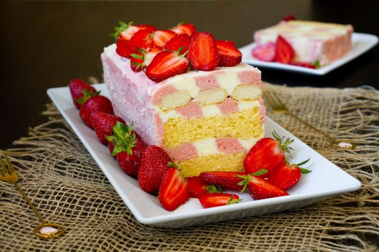 Cake with strawberries