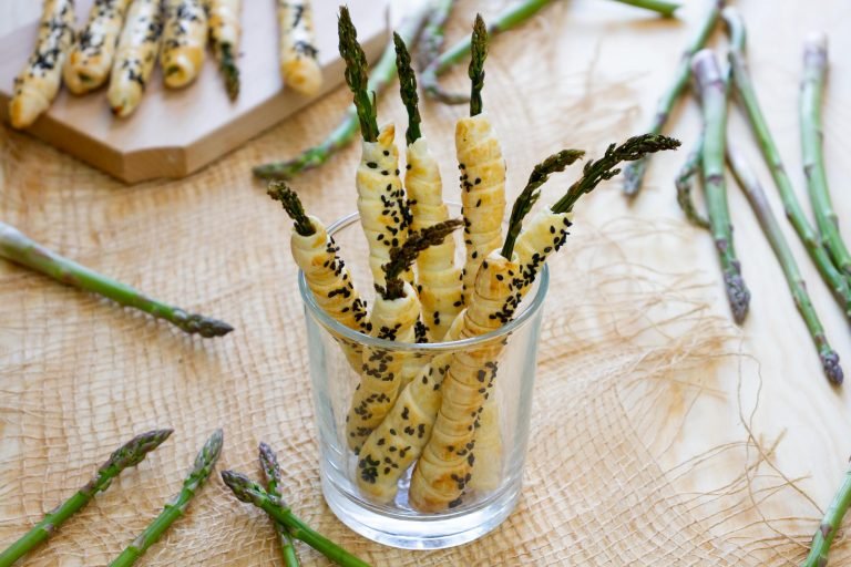 Asparagus baked in puff pastry