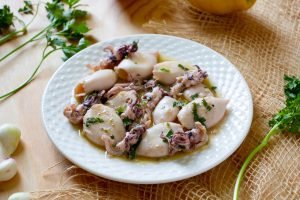 Squid grilled with garlic and lemon
