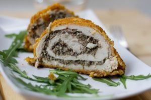 Chicken roulade in cornflakes