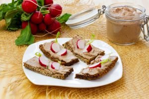 Creamy mushroom and lentil pâté