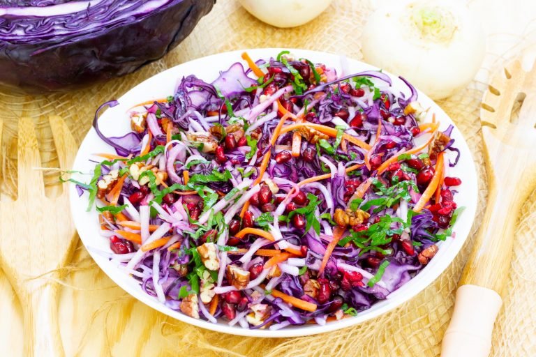 Red cabbage salad