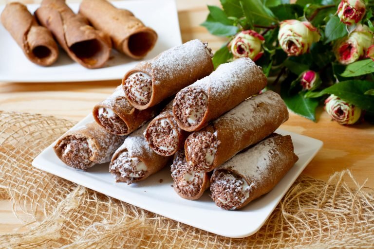 Cannoli with ricotta cheese