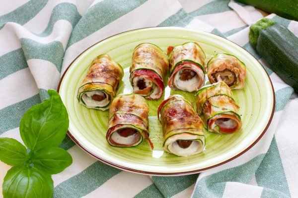 Zucchini and ham rolls
