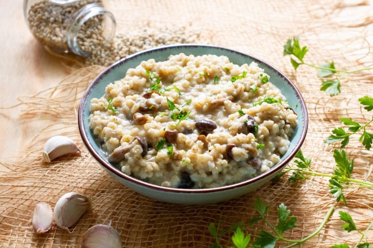 Creamy barley with forest mushrooms