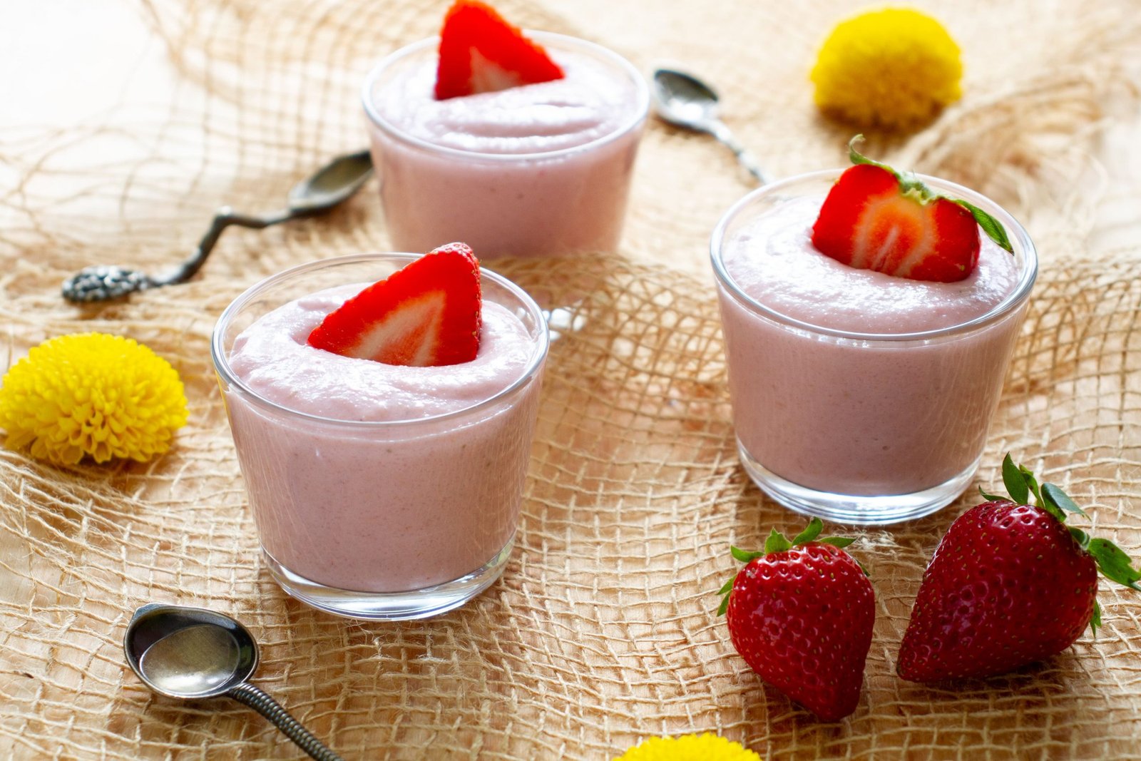 Strawberry millet pudding