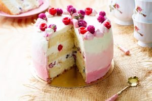 Cake with fruit and white chocolate cream