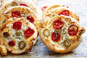 Puff rolls with tomatoes, olives and cheese