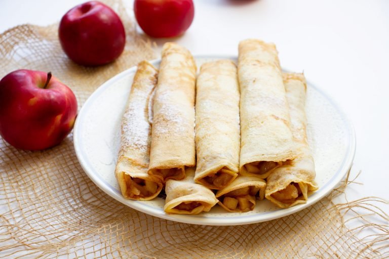 Crapes filled with apples