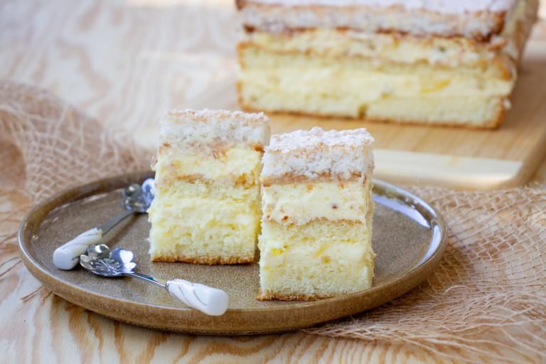 Havana cake with coconut and cream