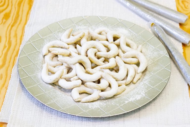 Vanilla crescent cookies