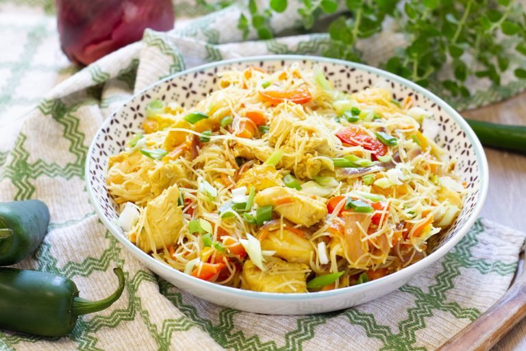 Singapore style noodles with poultry