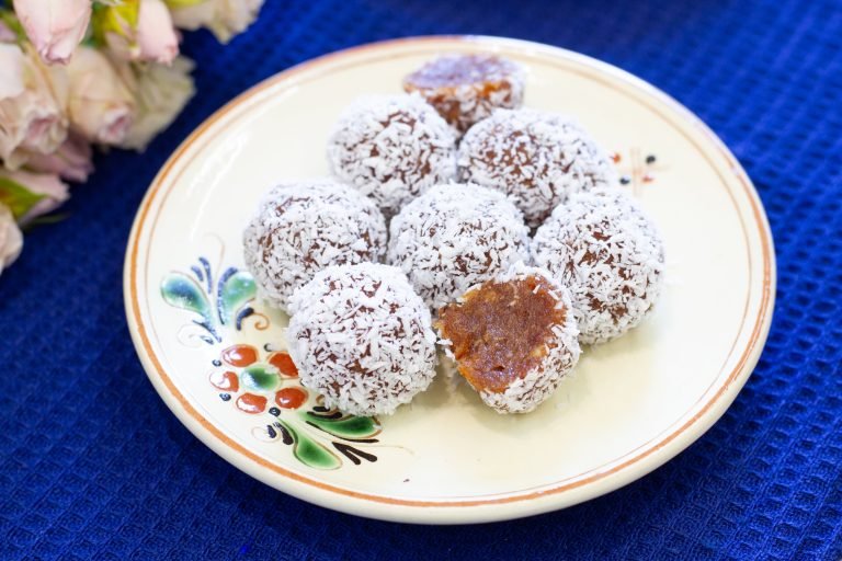 Date balls dessert