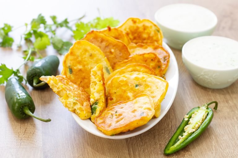 Corn cakes with yoghurt sauce